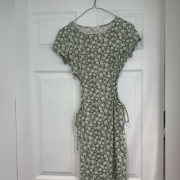 Jessica Simpson Sun dress with cut outs on the side - Picture 1 of 4